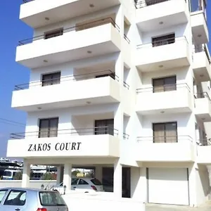 Zakos Court לרנקה